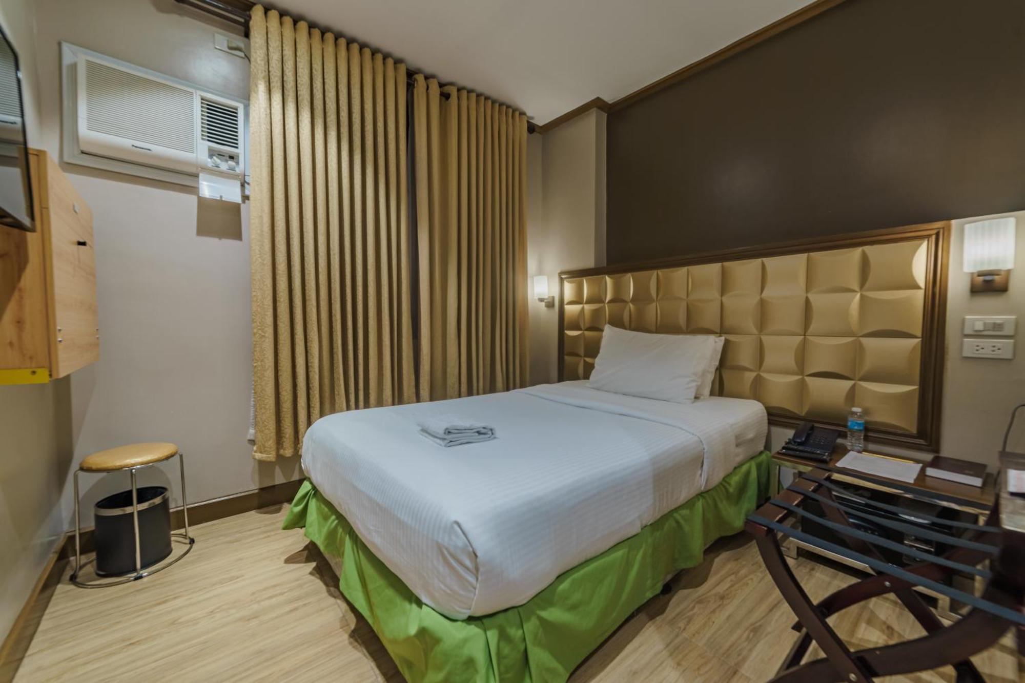 Robertson Hotel Нага Екстериор снимка