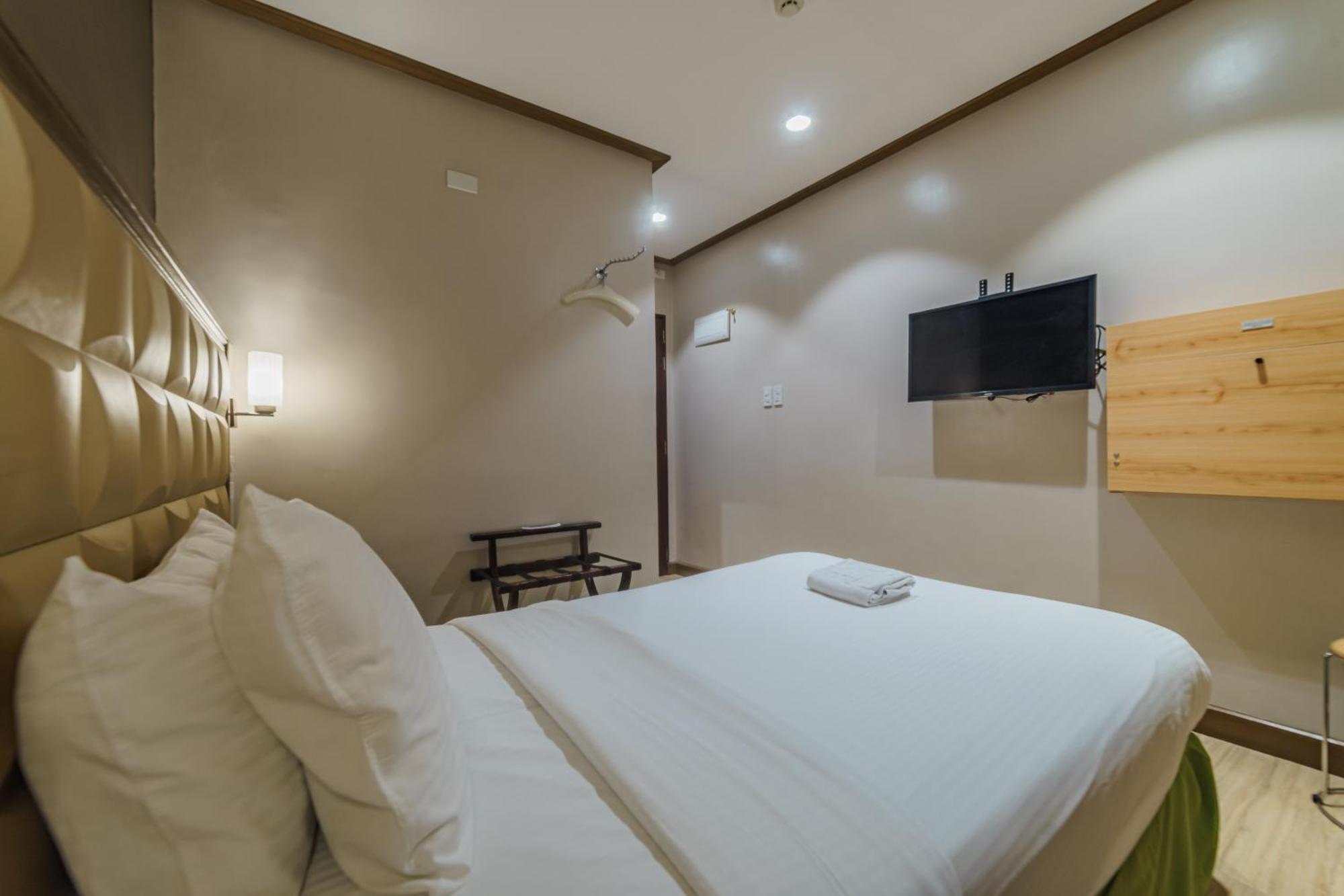 Robertson Hotel Нага Екстериор снимка