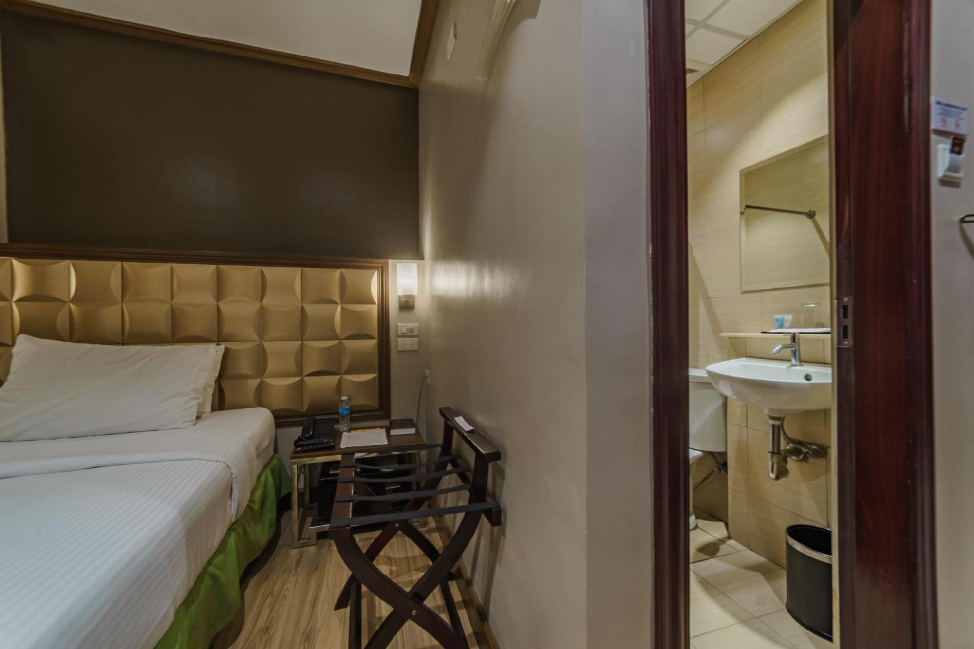 Robertson Hotel Нага Екстериор снимка