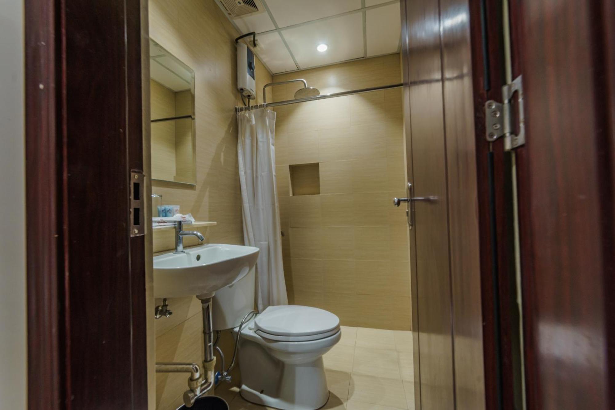 Robertson Hotel Нага Екстериор снимка