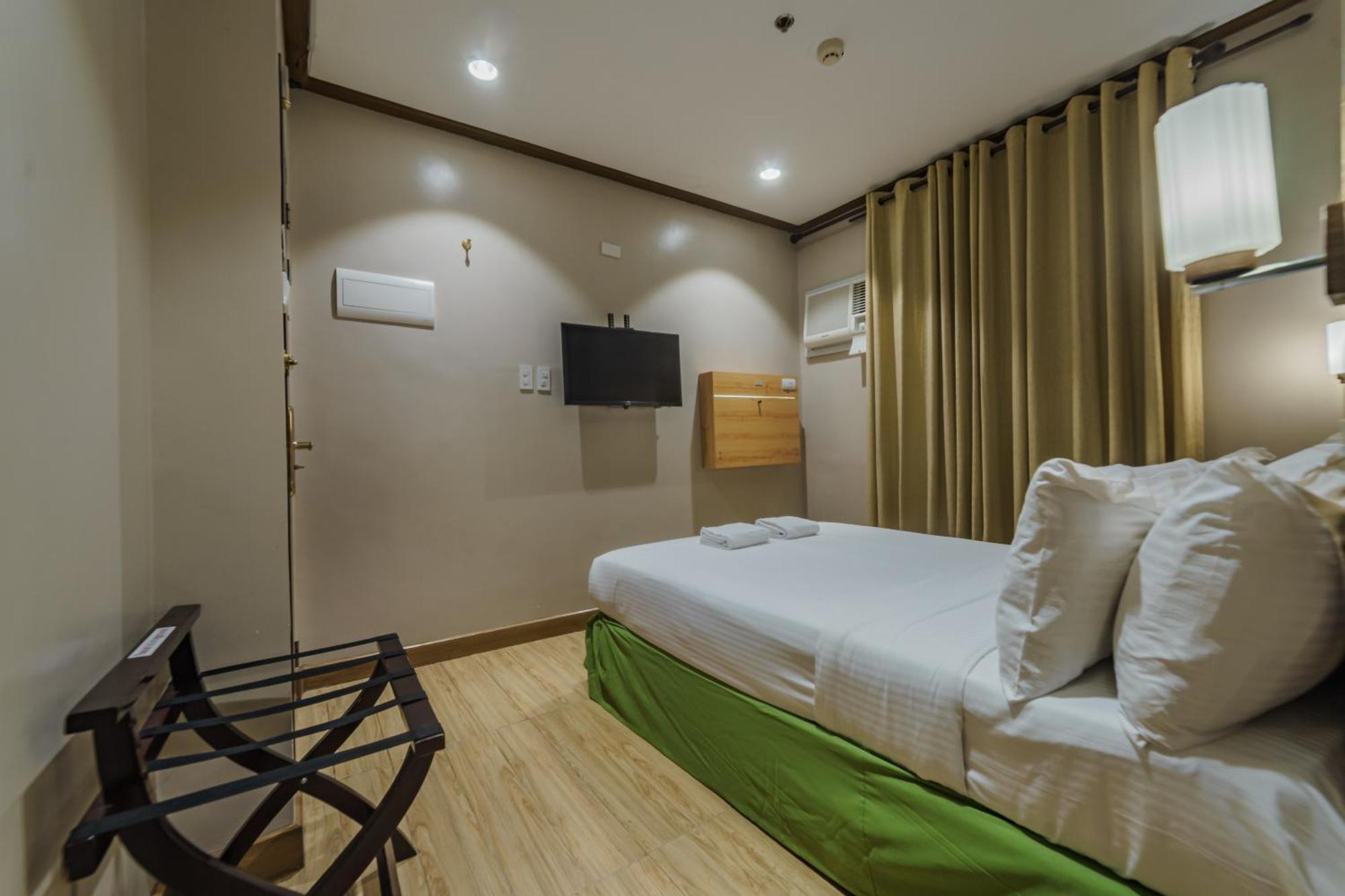 Robertson Hotel Нага Екстериор снимка