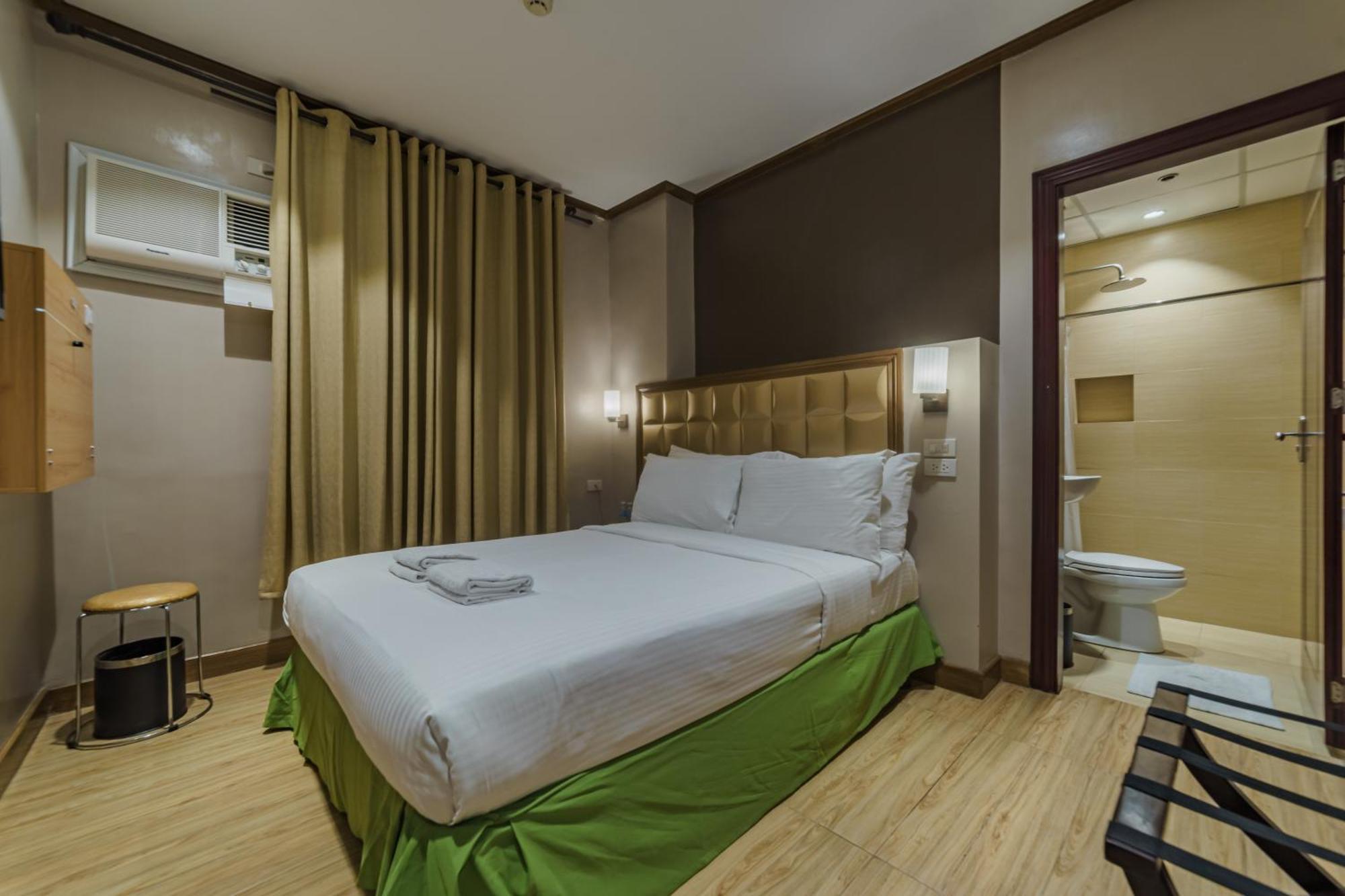 Robertson Hotel Нага Екстериор снимка