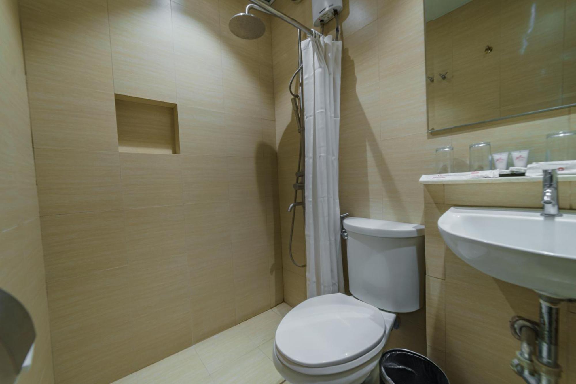 Robertson Hotel Нага Екстериор снимка