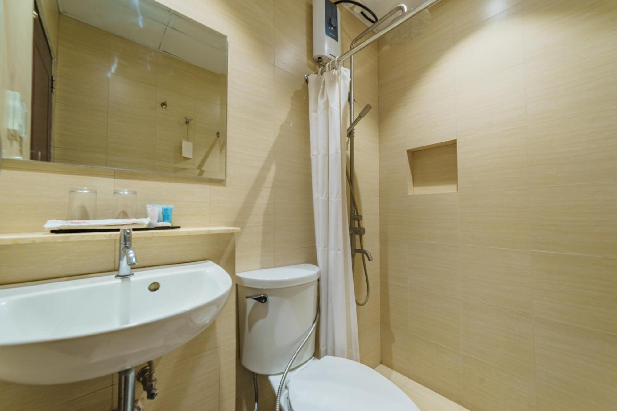 Robertson Hotel Нага Екстериор снимка