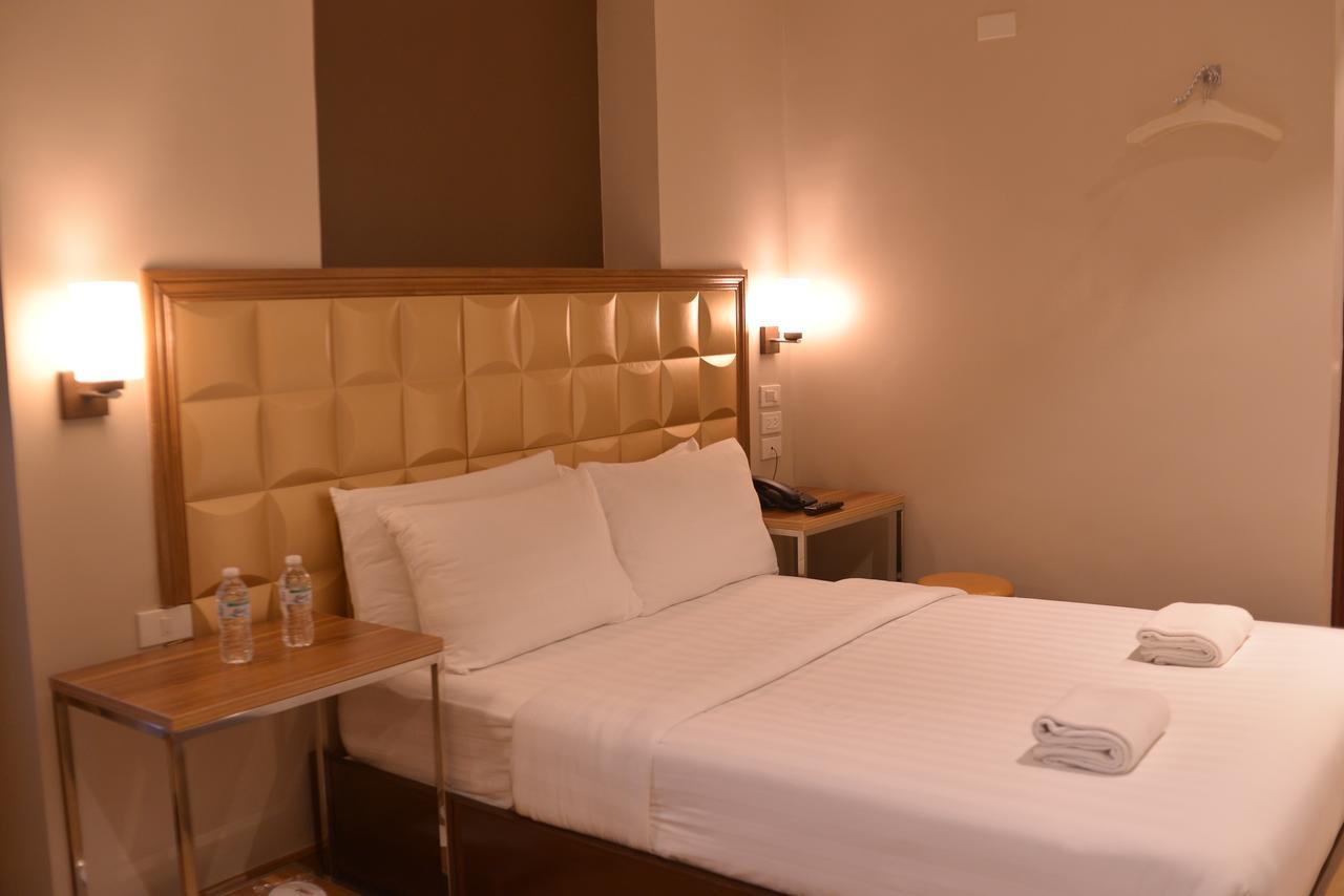 Robertson Hotel Нага Екстериор снимка