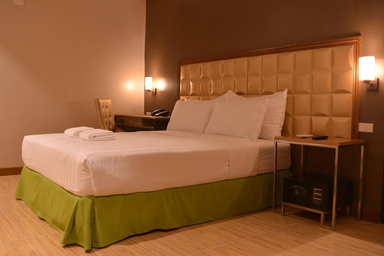 Robertson Hotel Нага Екстериор снимка