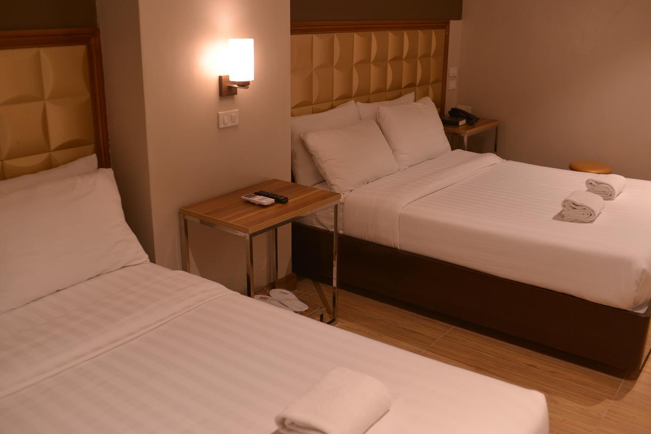 Robertson Hotel Нага Екстериор снимка
