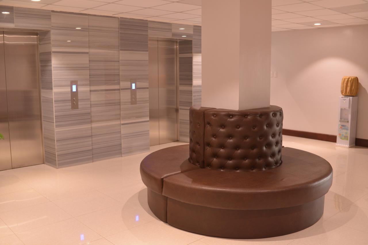 Robertson Hotel Нага Екстериор снимка