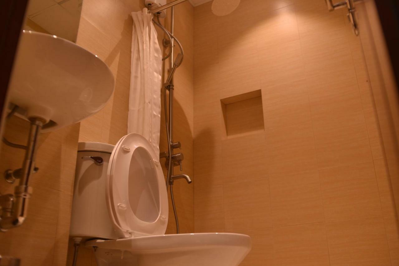 Robertson Hotel Нага Екстериор снимка